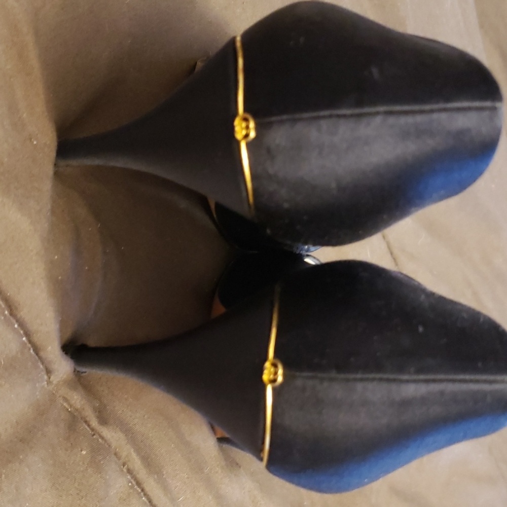 Gucci Pumps - image 3